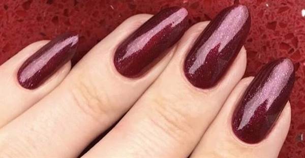 SMALTO CND VINYLUX Rebellious Ruby
